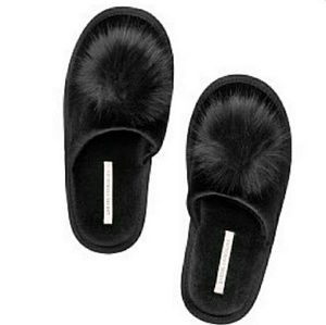 Victoria's Secret 2018 pom slipper 🎅🎄❄️